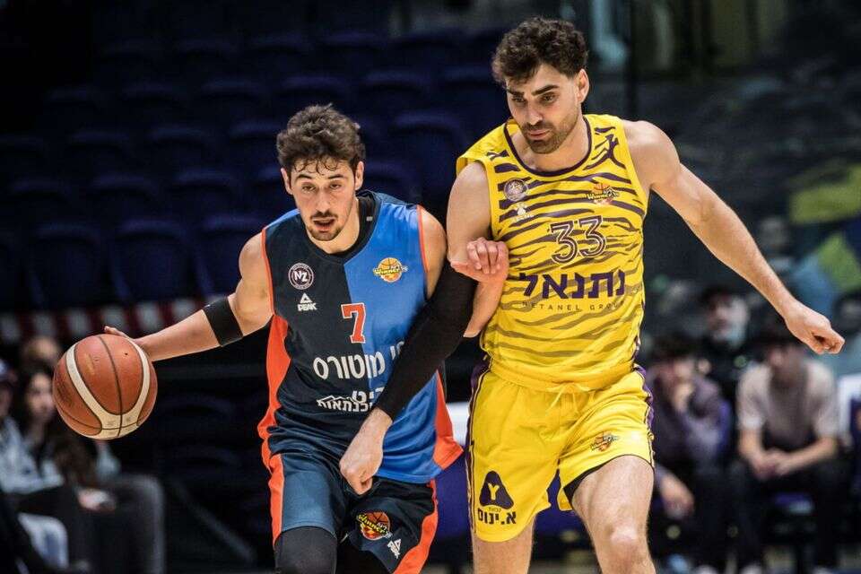 איתי מושקוביץ מול יאיר קרביץ , עודד קרני