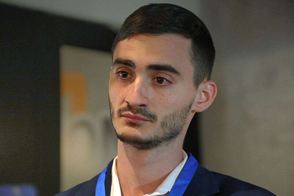 נפרד. מיכאל שמש , גדעון מרקוביץ