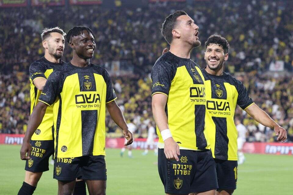 שחקני בית"ר ירושלים חוגגים , אלן שיבר