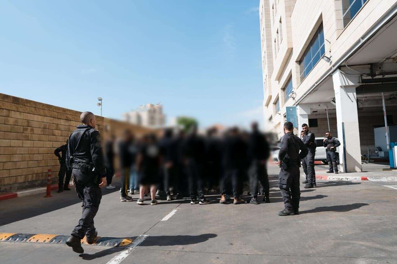 An assault weapon and a substance suspected of being a drug were seized from Beitar Jerusalem fans