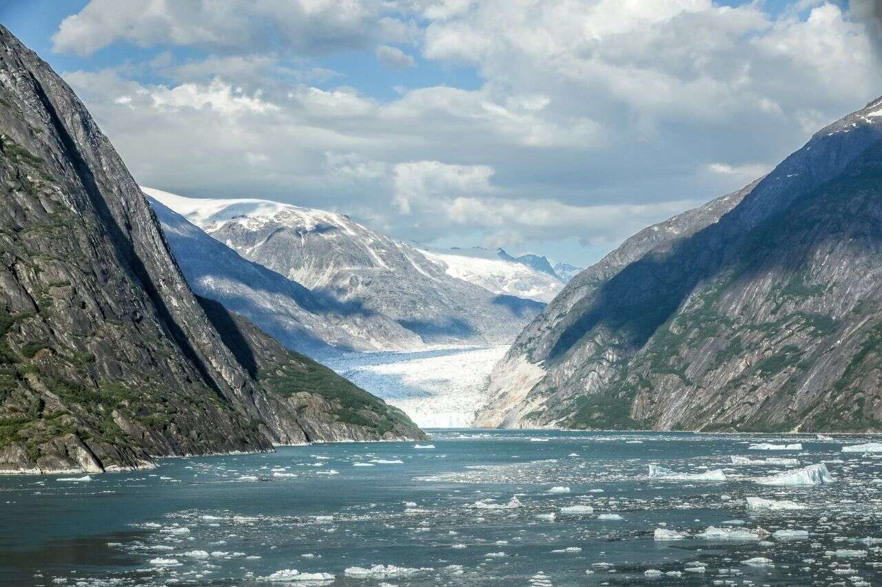 Higher than the Eiffel Tower: a tsunami with a height of about 500 m hit Alaska