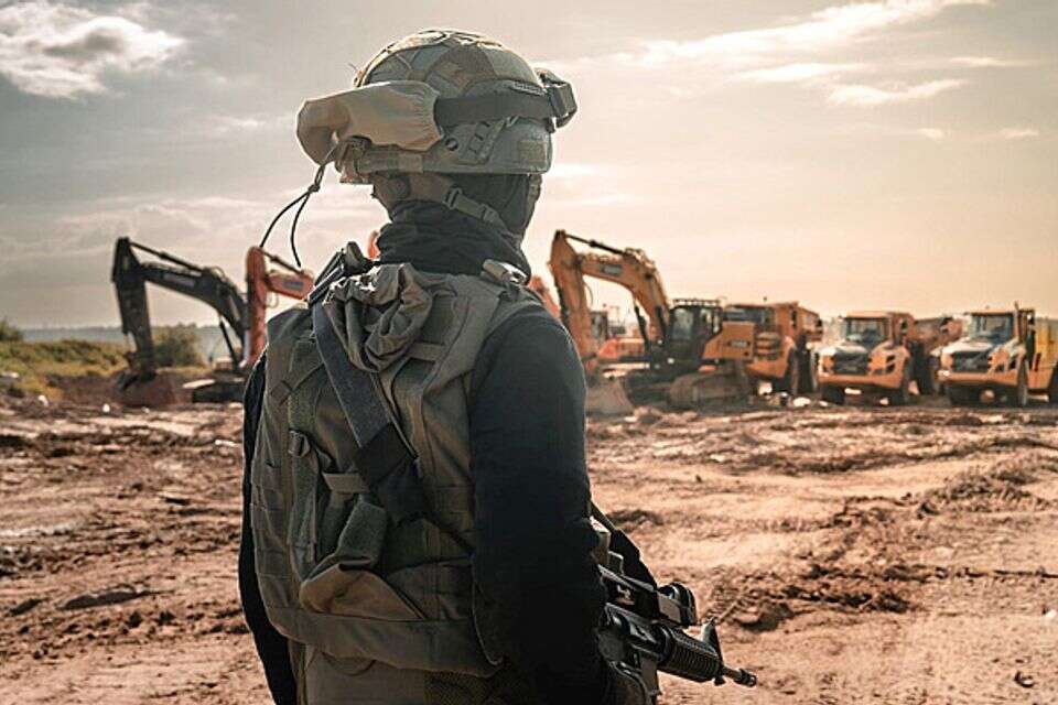 הגבול אינו הרמטי. לוחם צה"ל ברצועה , דובר צה"ל