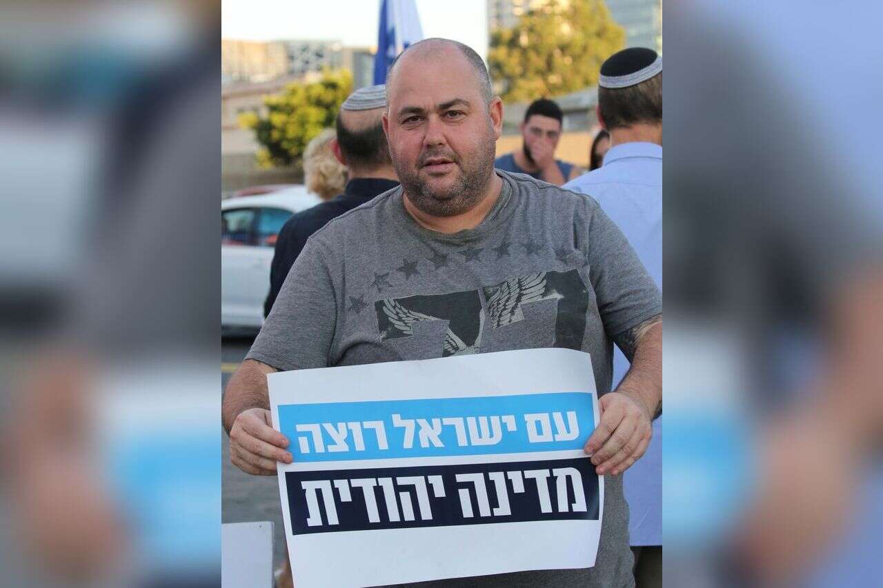 What does Liran gray shirt think about the elections?