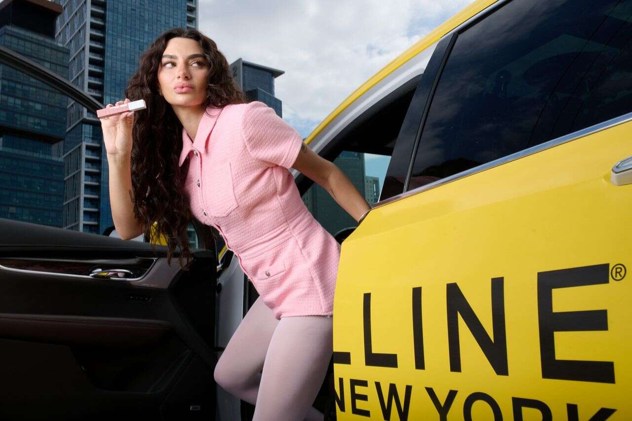 Like in New York: Frida Uziel in the Manhattan Style campaign