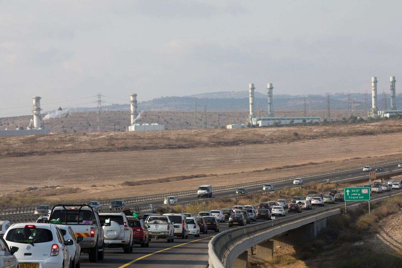 For the construction of a bridge: the expected blockages on Route 6