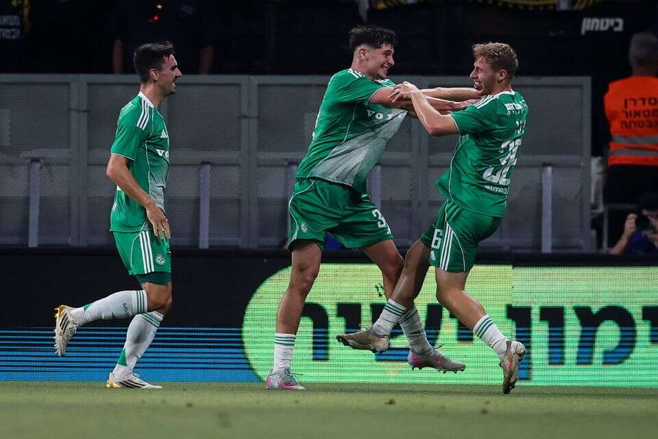 שחקני מכבי חיפה חוגגים עם נבות רטנר , מאור אלקסלסי