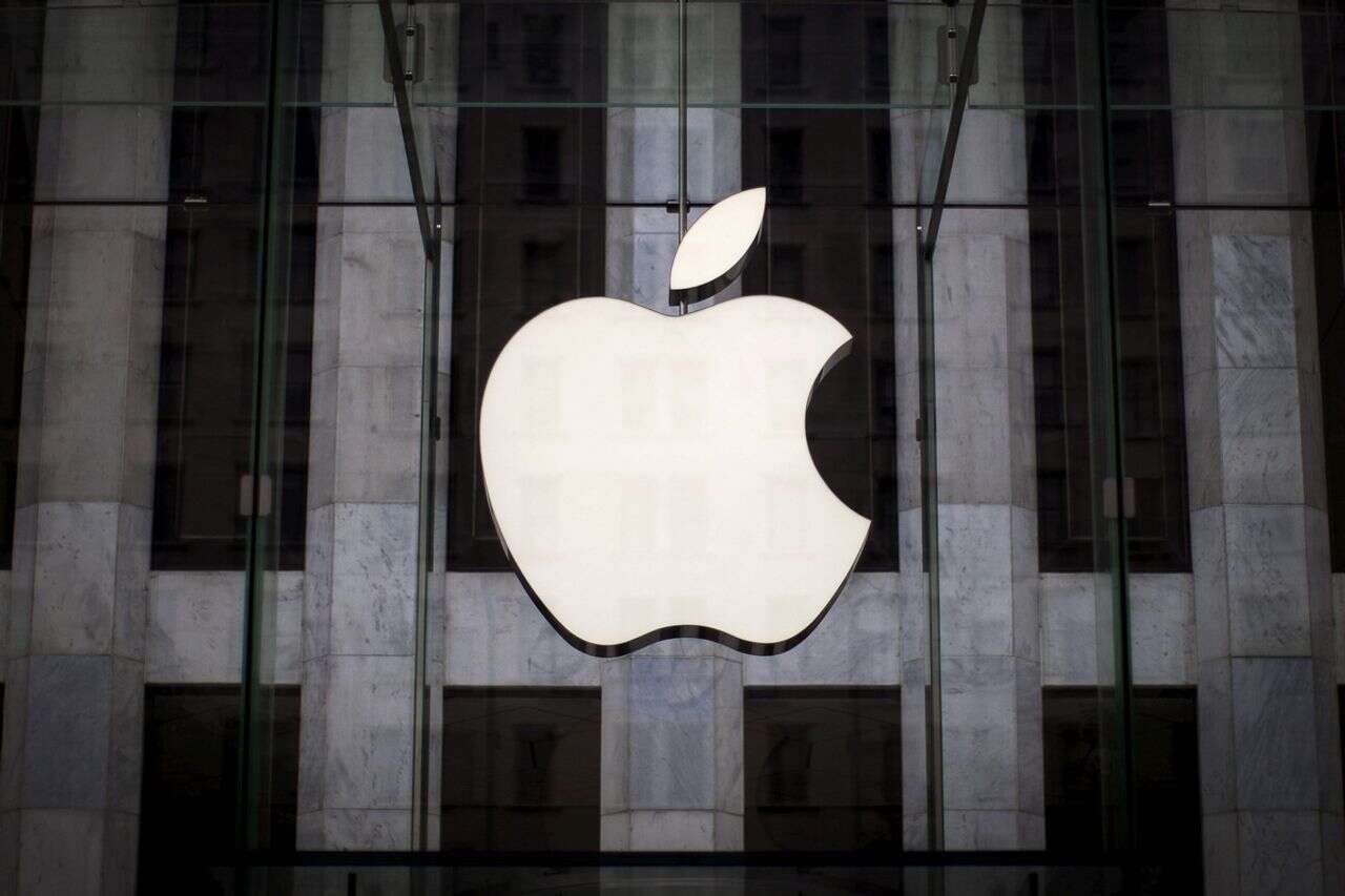 Accusations of distributing pornographic content and pedophilia: Apple is eliminating competitors