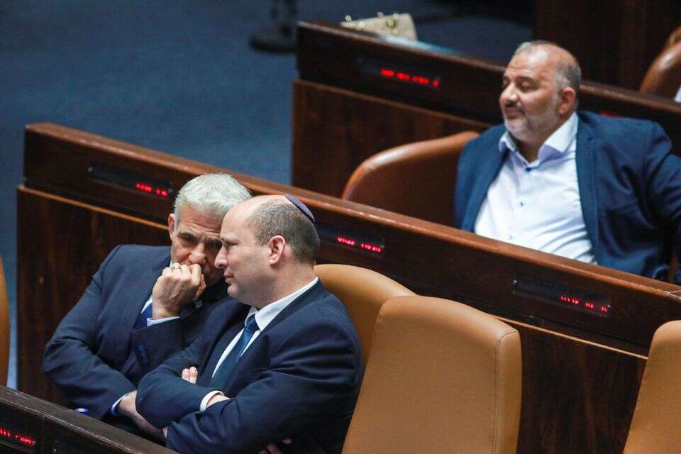 מנסור עבאס, בנט ולפיד בכנסת , אורן בן חקון

