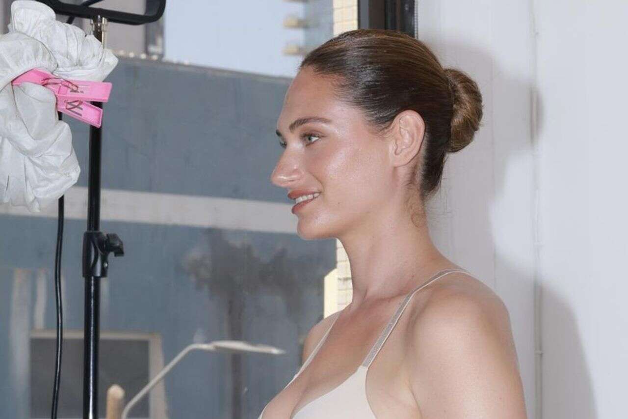 After two births: the Israeli model picks an underwear campaign
