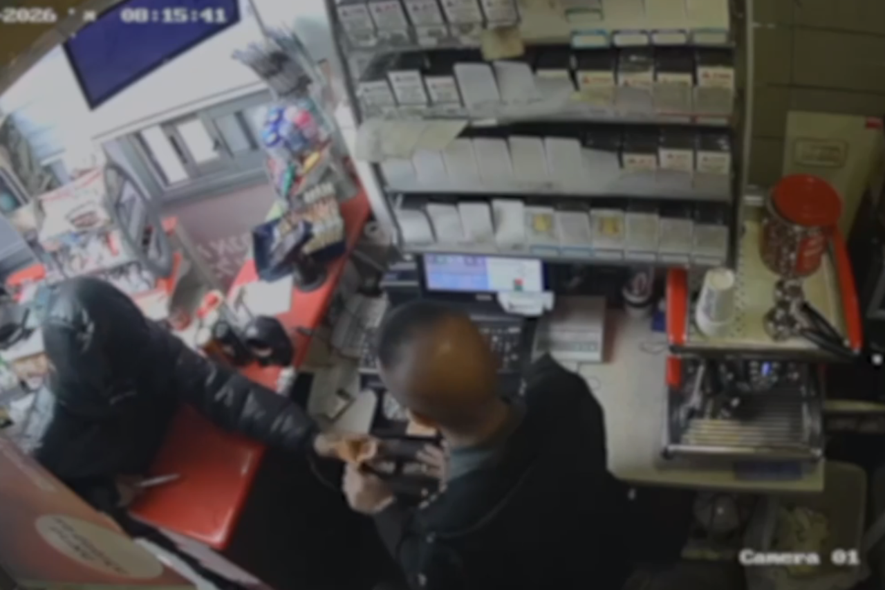He robbed a store at knifepoint - and continued as usual The complete documentation