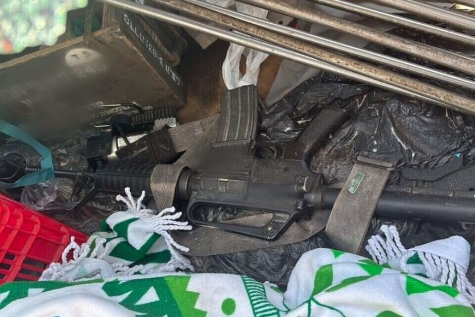 נשק שנגנב במסעדה בצפון נתפס בתוך רכב בשטח פתוח , דוברות המשטרה