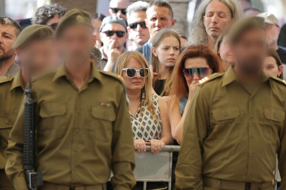 הלוויתו של רס"ב אלכסנדר גלובניוב , ללא