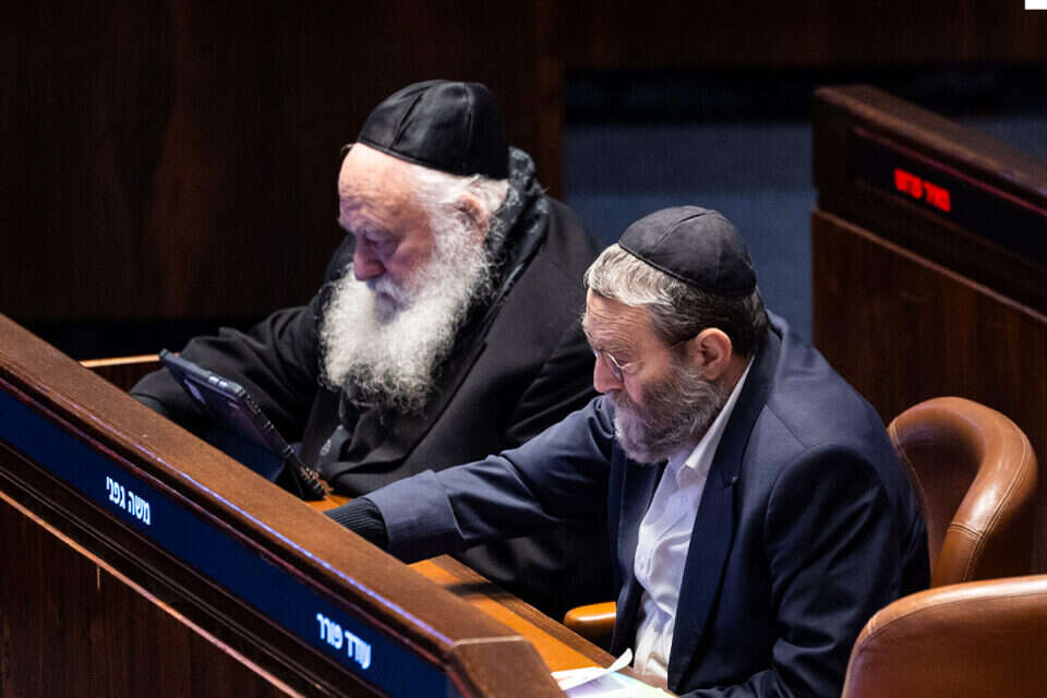גפני וגולדקנופף במליאת הכנסת , אורן בן חקון