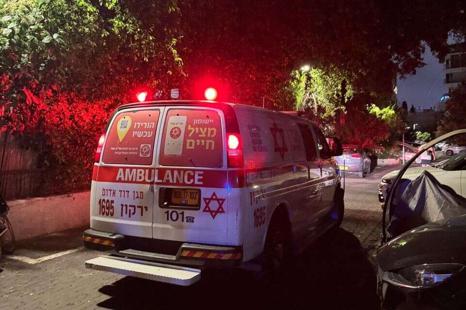 ניידת מד"א בזירה בה נדקר הרופא, כוכב הרשת , דוברות מד"א