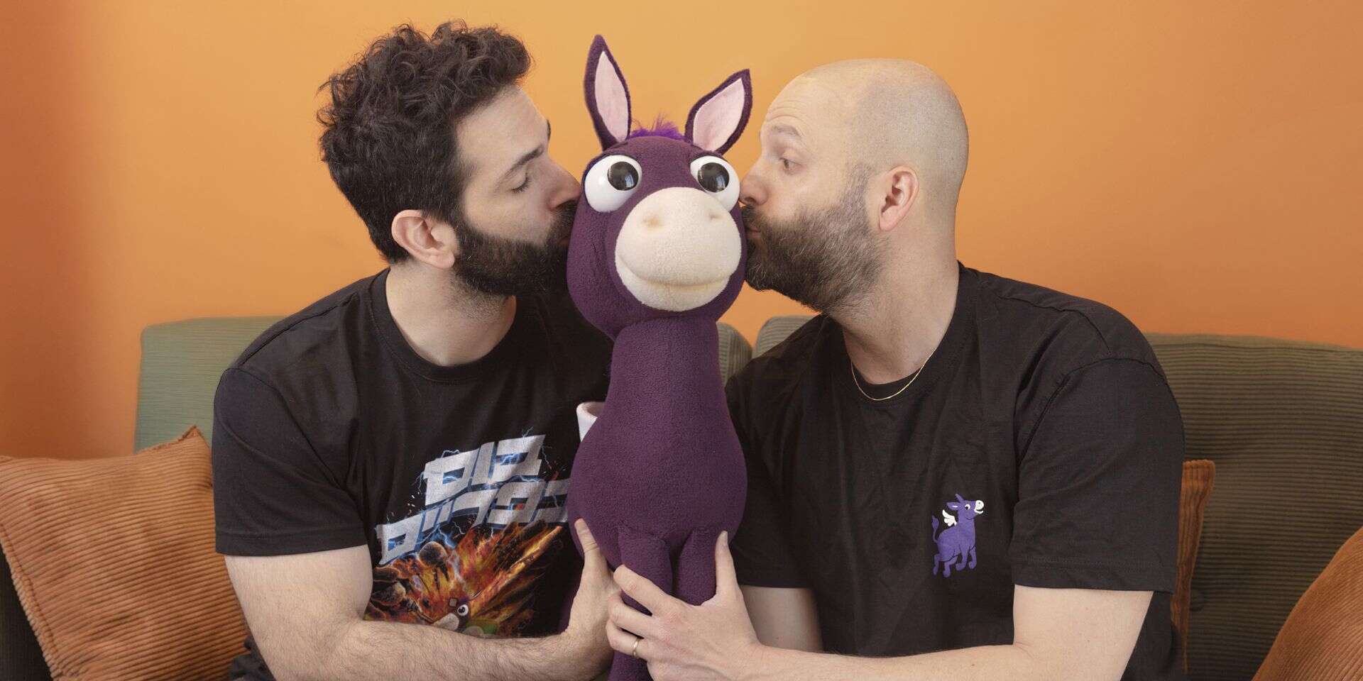 "כשהתחלנו לדון ברעיון, עוד לא הרווחנו מהערוץ מספיק כסף כדי לחיות ממנו, אבל אמרנו שניכנס לזה בשביל להתפרנס ונראה אם אנחנו מידרדרים לרחוב". אור בוטבול ועמרי הכהן , כפיר זיו