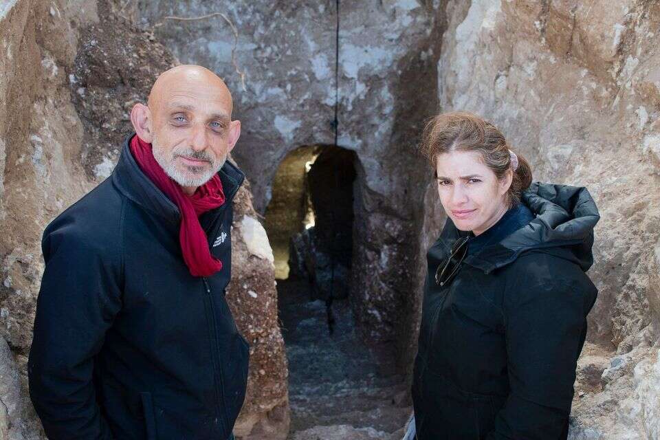 מנהלי החפירה, זינובי מצקביץ' וד"ר סיון מזרחי , יולי שוורץ, רשות העתיקות