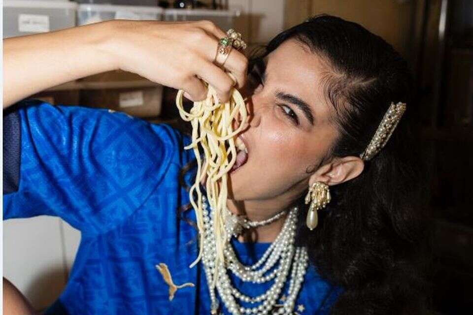 בר ניר , יקיר חן