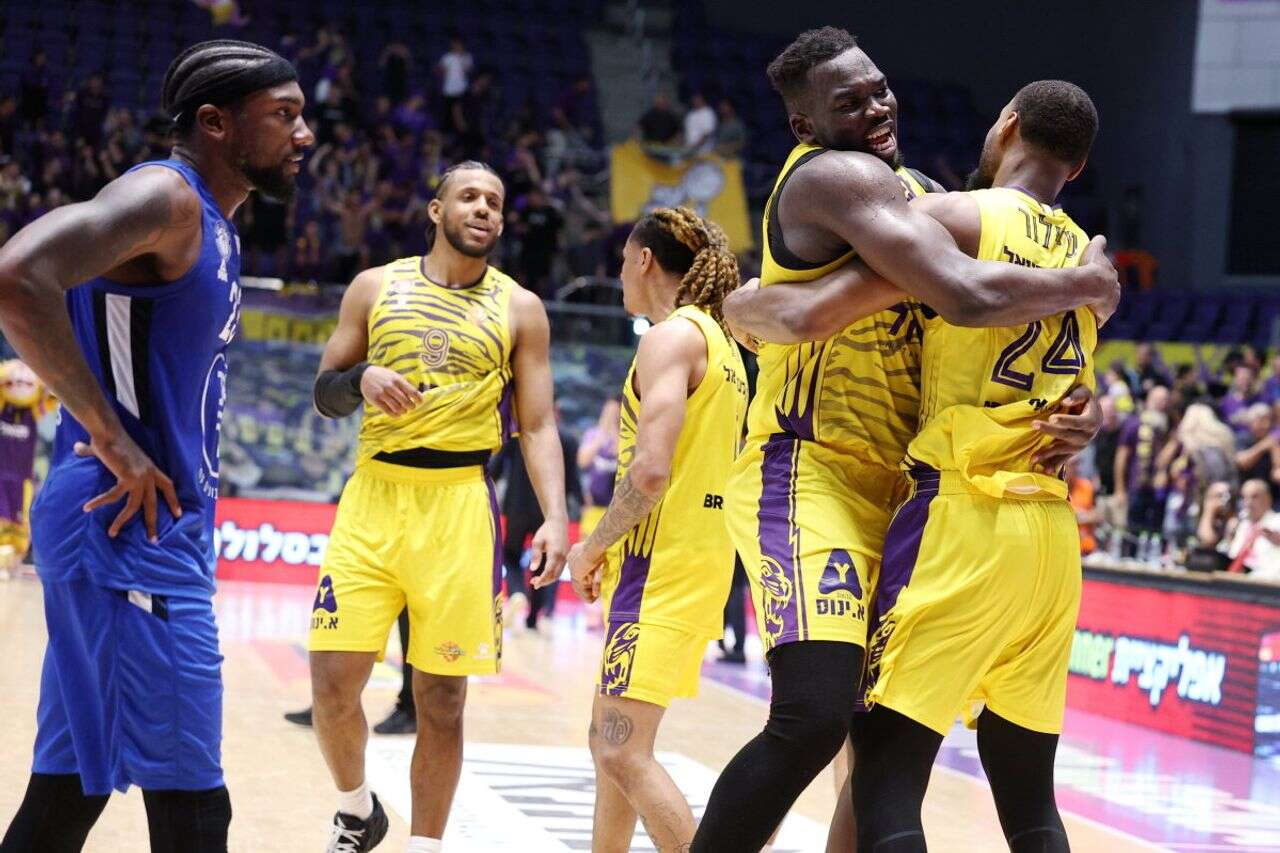 Only the foreigners scored, Hapoel Holon beat Maccabi Ra'anana 93:95 at the buzzer