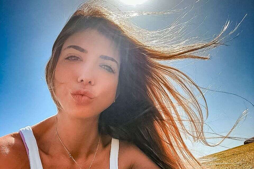 חושפת סדקים. נועה מוזס , מתוך עמוד האינסטגרם של נועה מוזס