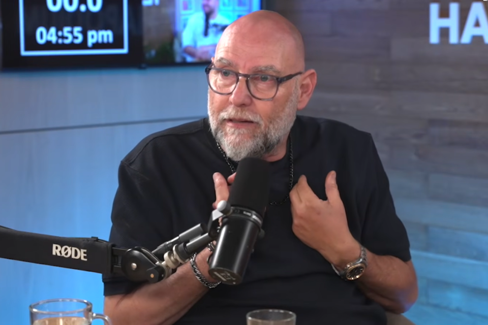 צביקה הדר , בית "הפודיום"