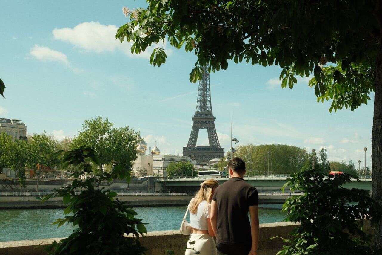 7 tips that will upgrade you: how to travel in the most romantic city like a local
