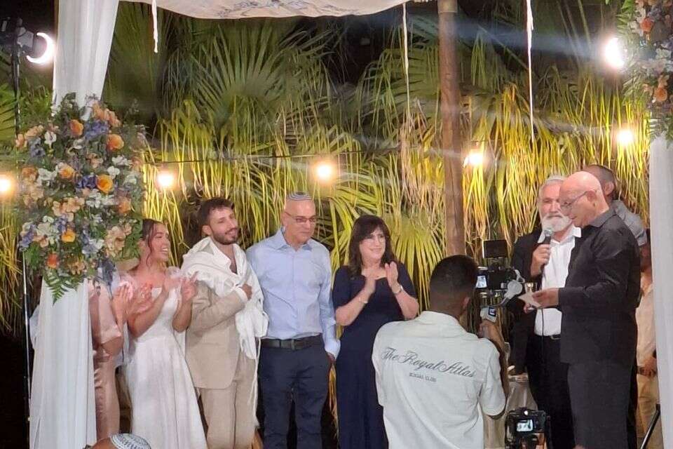 גם במעמד המאושר בחייו, לא שכח לציין את החבר הקרוב שאינו עוד. נתנאל חברו הקרוב של נריה ז"ל וכלתו שי , אוסף פרטי