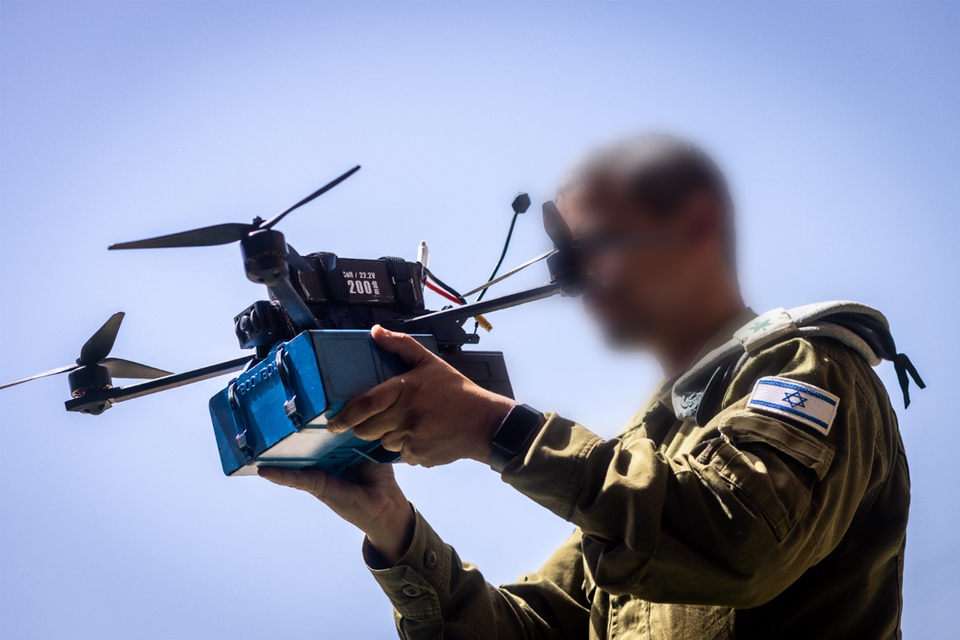 צוותי יחידת יפת"ח עם אחד הרחפנים , אריק סולטן