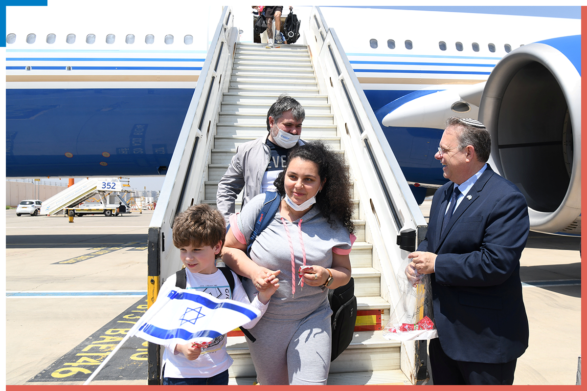 המונים מהם ילכו עכשיו לקלפי בפעם הראשונה - ודי ברור במי יבחרו. עולים מאוקראינה ומרוסיה נוחתים בישראל , יוסי זליגר