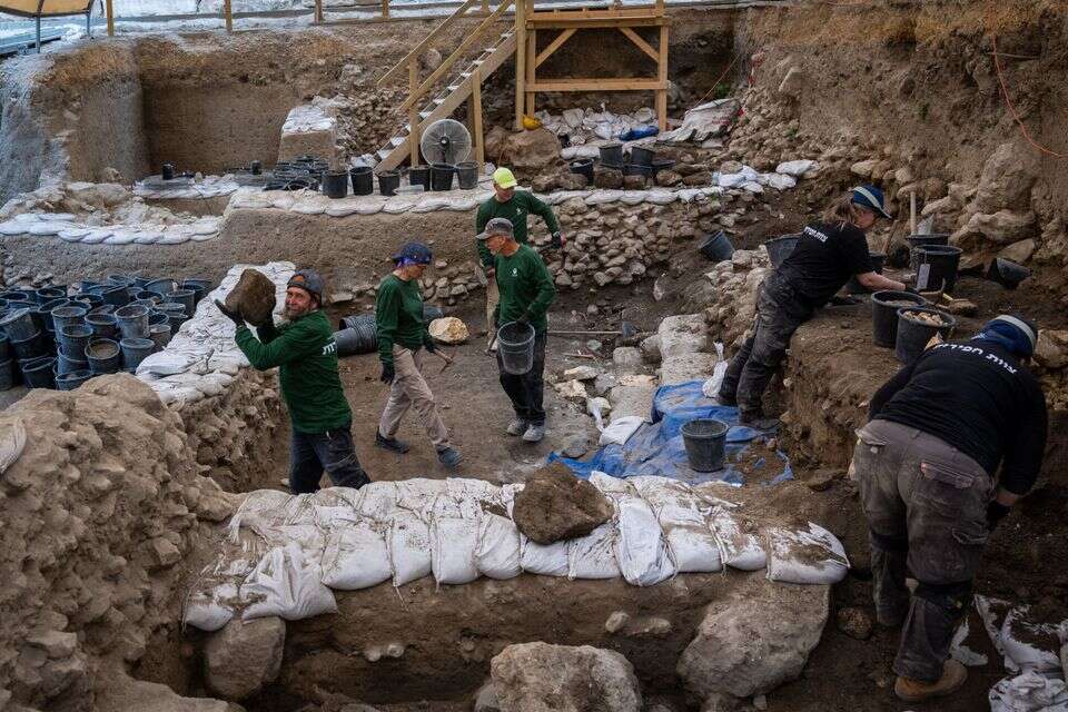 מורי דרך שעובדים בחפירות ארכאולוגיות בעיר דוד בירושלים , אורן בן חקון