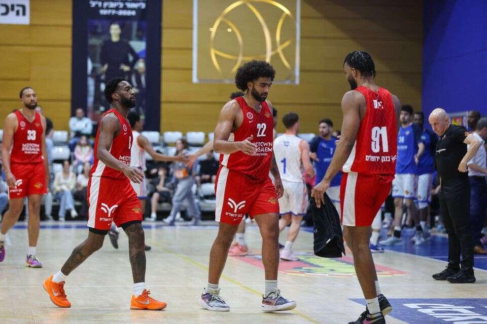 ג'וזאייה ג'ורדן ג'יימס, אנתוני לאמב וקאדין קרינגטון , לירון מולדובן