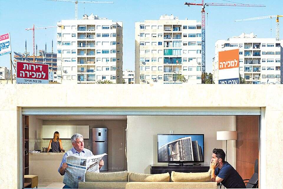 הדור הצעיר חוזר הביתה.להורים , freepik