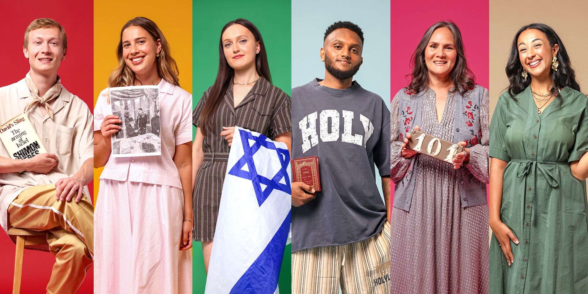 לובשים ישראליות. מימין: אסתר מלקין, דיירה רודריגס ברן, סמואל סטטאו, מרים נהון, בת שבע גורדון והנרי גרפינקל
, אורית פניני; ע. צלמת: אלון פלר, סטיילינג: ליהיא גלמן רם, איפור ועיצוב שיער: שרה תומס וערבה אסף, טוטאל לוק: פייפר לרשת Story, נעליים: Gali