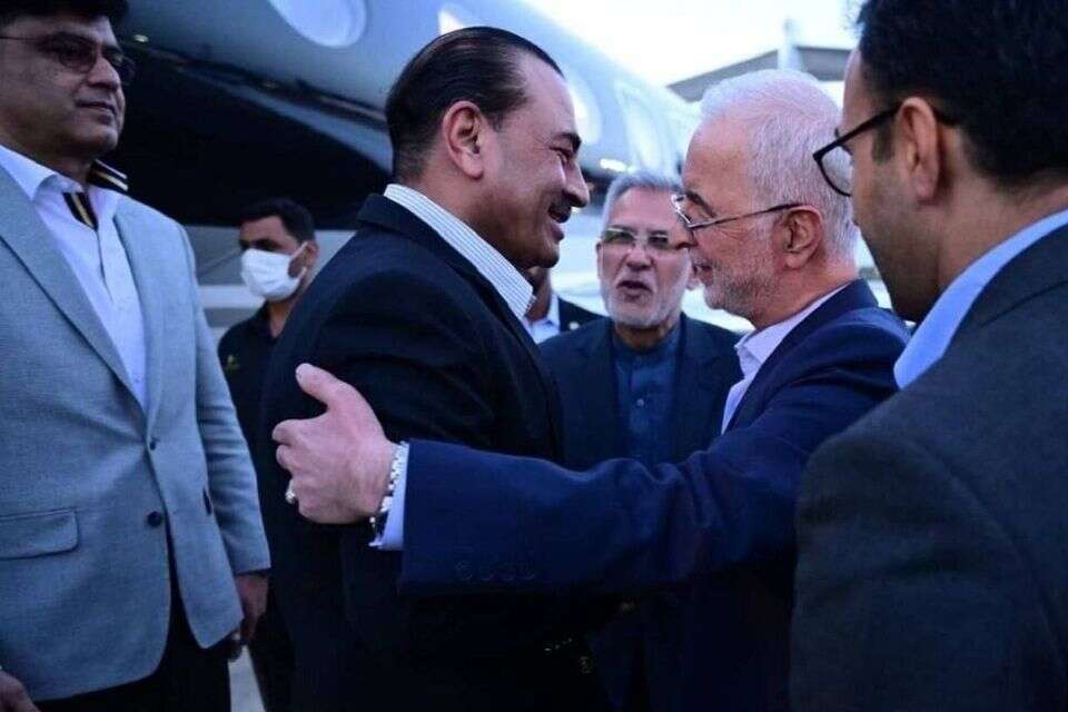 עאסם מוניר, מפקד צבא פקיסטן, נחת בטהרן , רשתות
