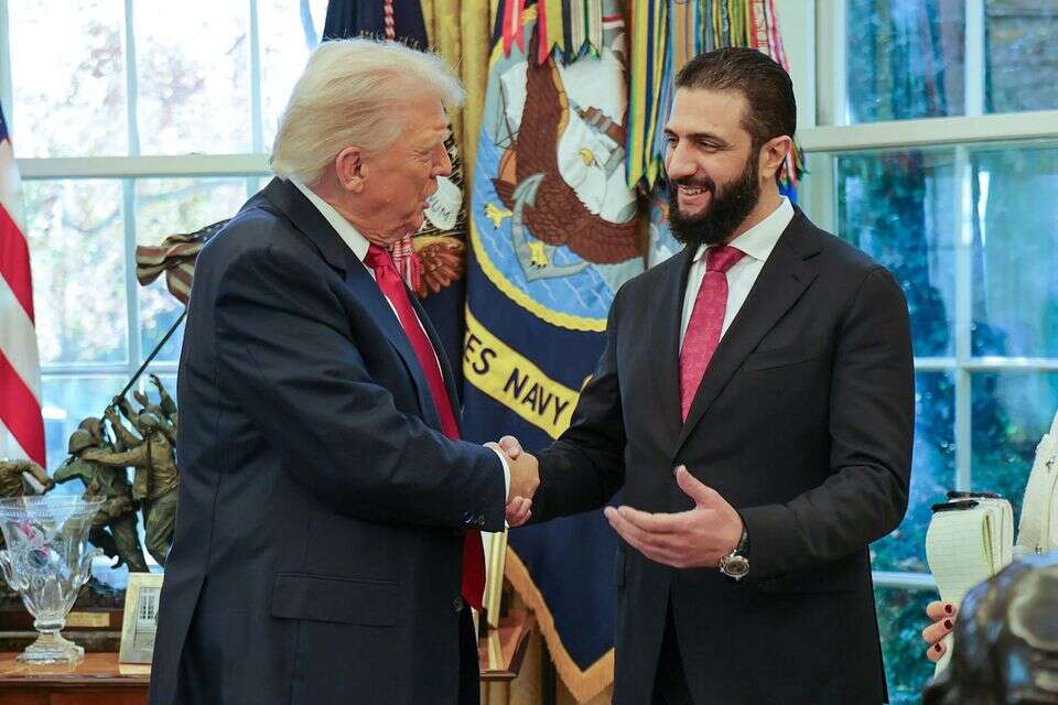 מאחורי המילים היפות מסתתר אינטרס כלכלי קר. דונלד טראמפ ונשיא סוריה אחמד א-שרע , Sa