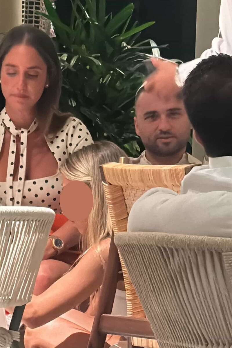 בר לוי ורומי יוסיפוף בארוחת חג , ללא