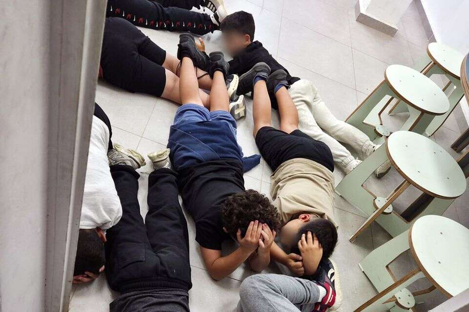 ילדי בית ספר פסגות ביראון בזמן התרעת כטב"ם , בועז ברדוש
