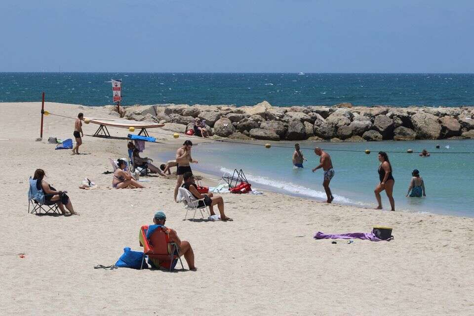 חוף בת גלים בחיפה. (ארכיון) , הרצי שפירא