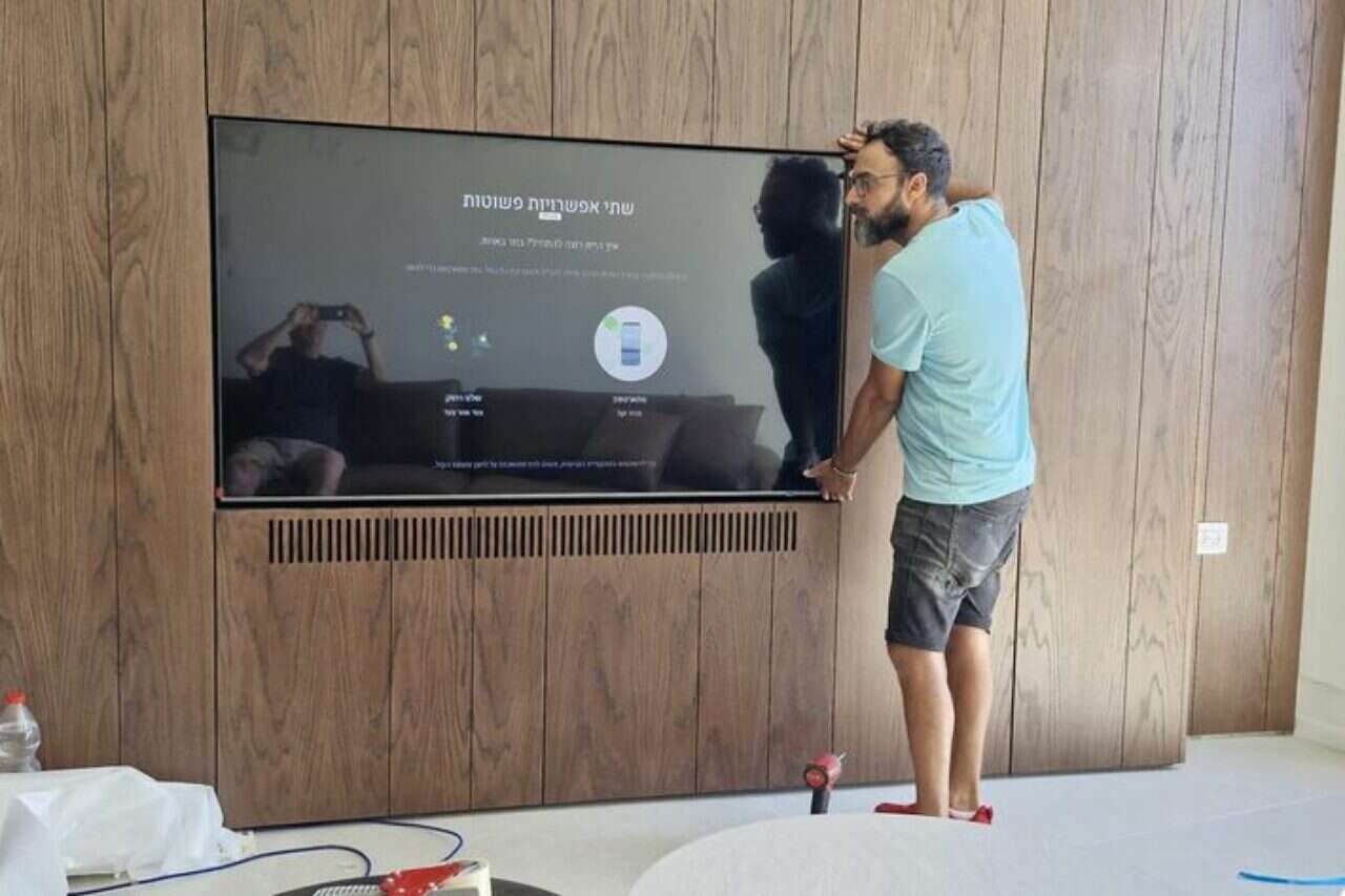 Installing a TV at home: a complete guide to selection, placement and safety