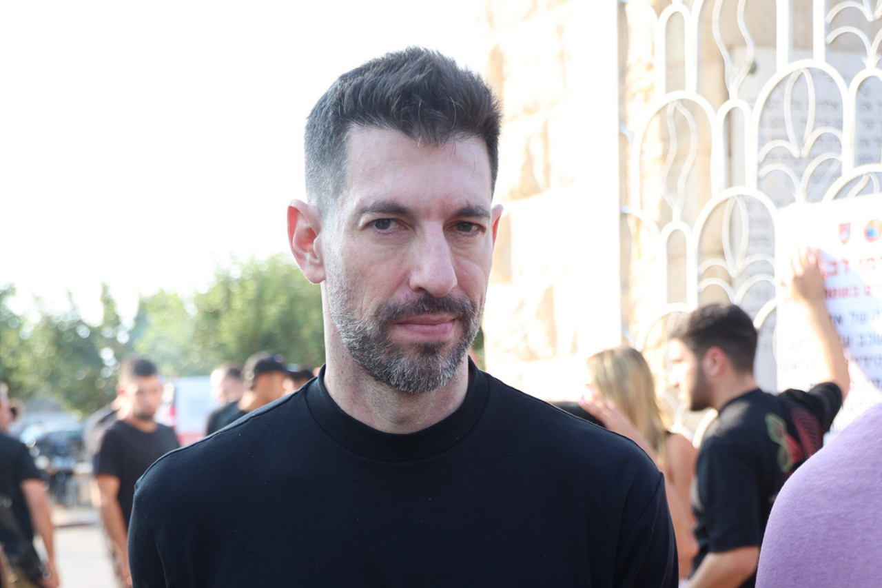 Anomalous discrimination for bow 12: Haim Etgar crashed