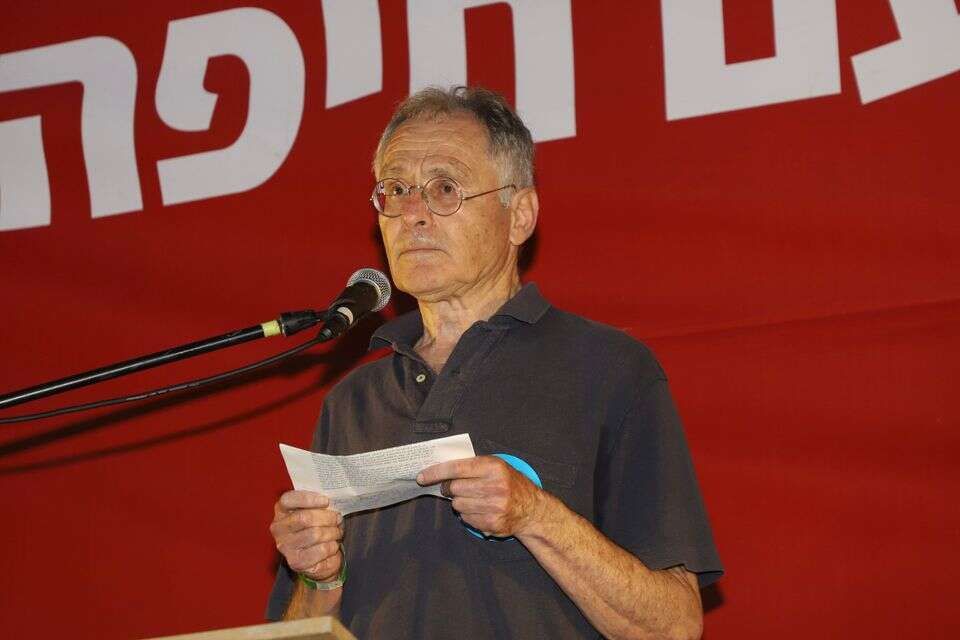 הסופר איל מגד , הרצי שפירא