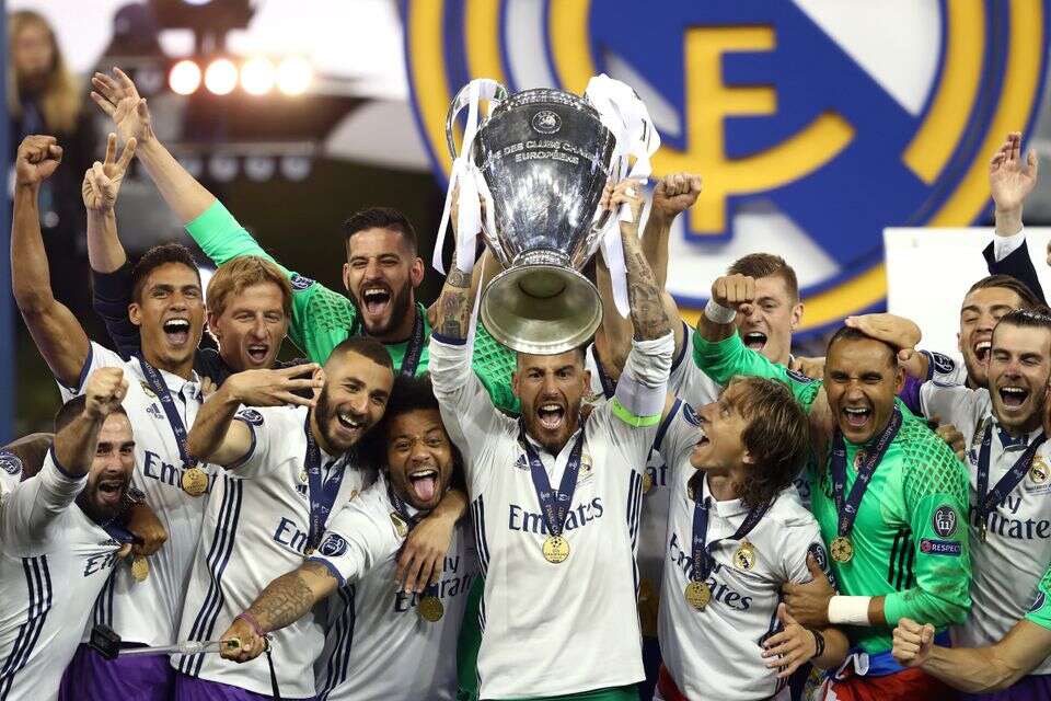 סרחיו ראמוס מניף את גביע ליגת האלופות , Getty Images