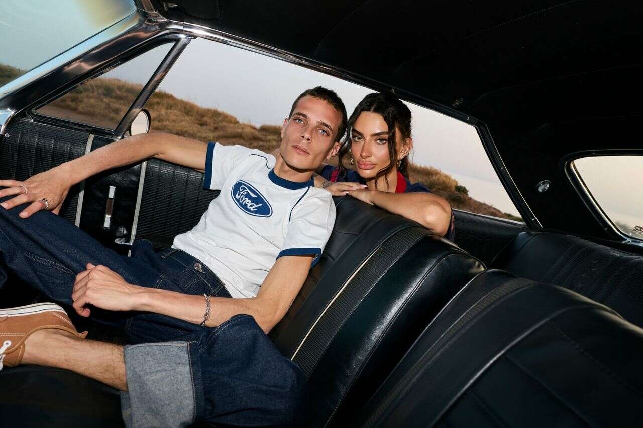 American style t-shirt and jelly slippers: 5 items for the weekend