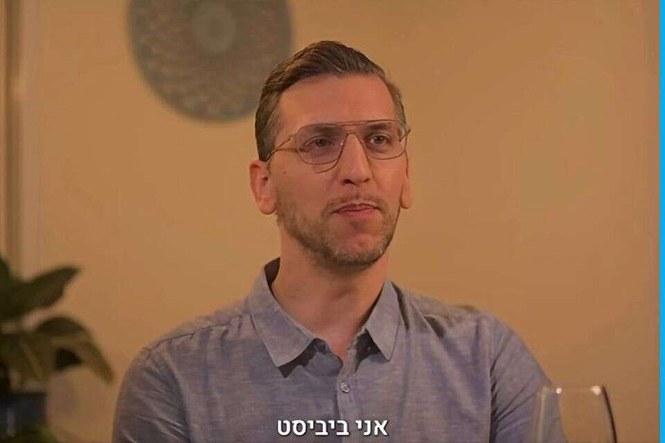 הוויכוחים סביב השולחן כבר נראים אחרת. הסרטון "אבא, אמא, אני ביביסט" , מתוך הסרטון