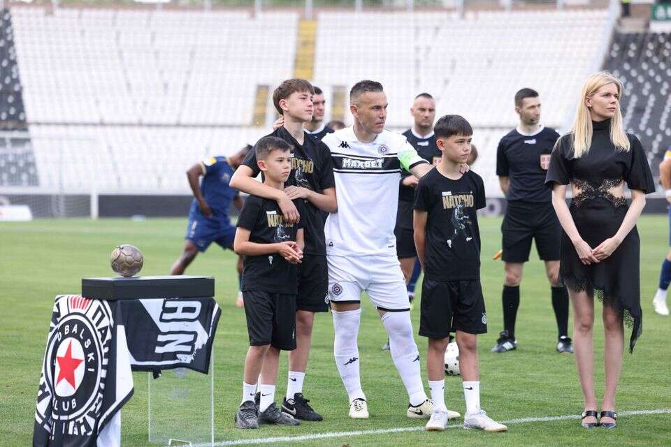 ביברס נאתכו עם המשפחה במשחק האחרון בפרטיזן בלגרד , Fk Partizan
