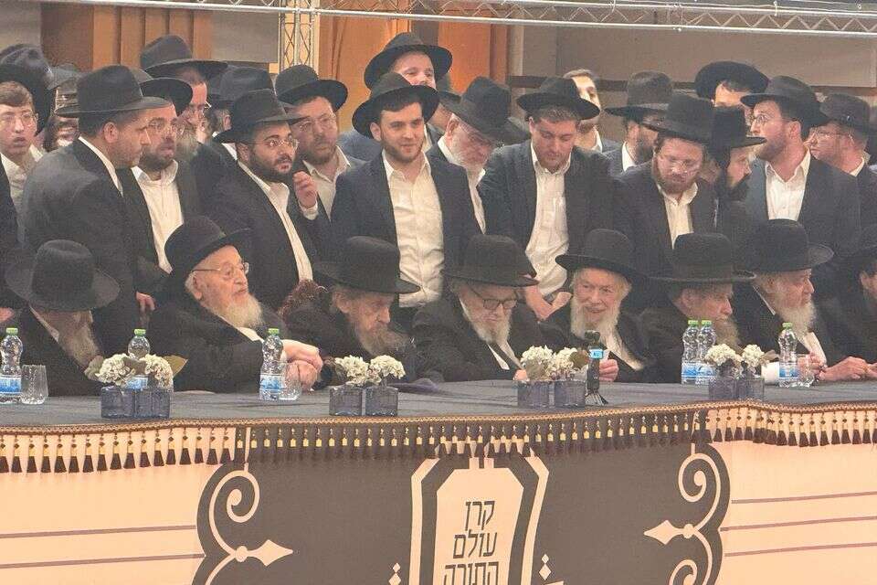 כינוס של רבנים בכירים מכלל המגזרים החרדיים במסגרת "קרן עולם התורה" , ללא קרדיט