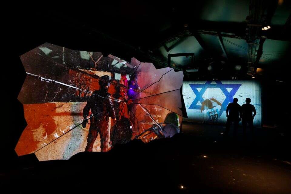 מיצג מפה נקום , זיו קורן