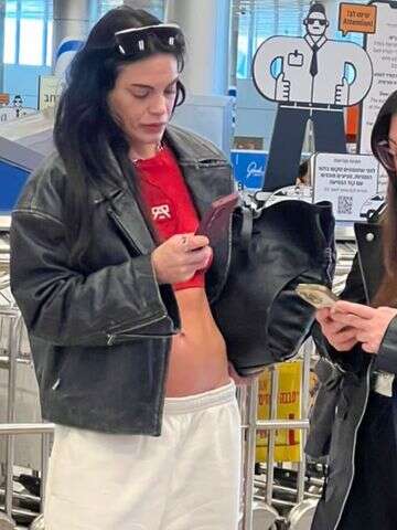 כוכבת "כמעט מלאכים" נחתה בישראל