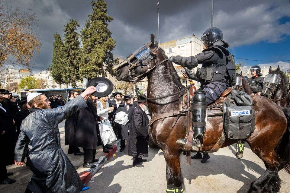 מחאת חרדים בגלל נתיחת גופה בבית שמש , אורן בן חקון