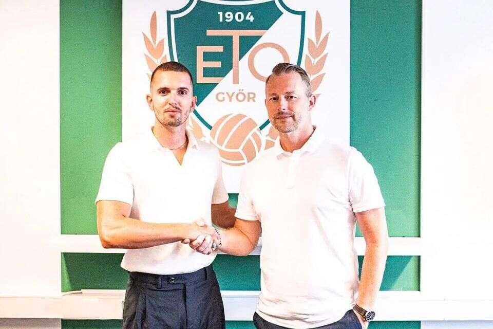 סטיבן ואנהרן (מימין) , Eto FC