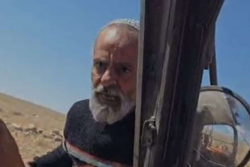 התוקף האלים שהקים נקודה בשטח וסרב להתפנות , ללא